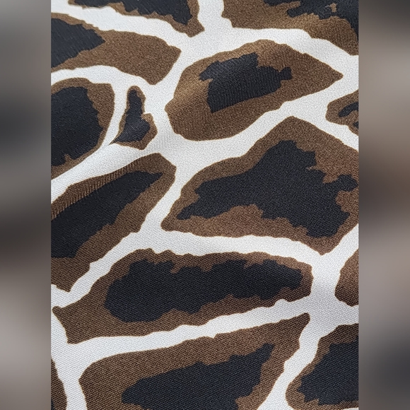 Giraffe/Animal Print Sleeveless Womens Blouse - Picture 10 of 10